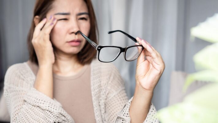 Goz Kararmasi Neden Olur Iliskili Hastaliklar ve Tedavisi Göz Kararması Neden Olur? İlişkili Hastalıklar ve Tedavisi