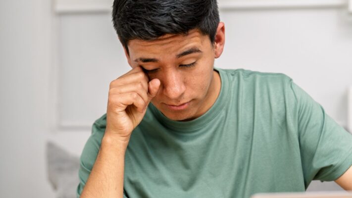 Goz Yorgunlugu Nedir Goz Yorgunlugu Belirtileri Nelerdir Göz Yorgunluğu Nedir? Göz Yorgunluğu Belirtileri Nelerdir?